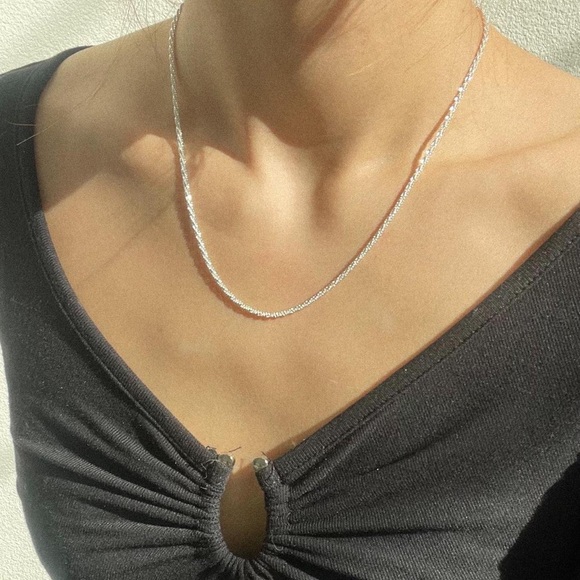 ♥️CLOSING SALE 🔥18K White Gold Plated Sequin Necklace - Picture 4 of 6